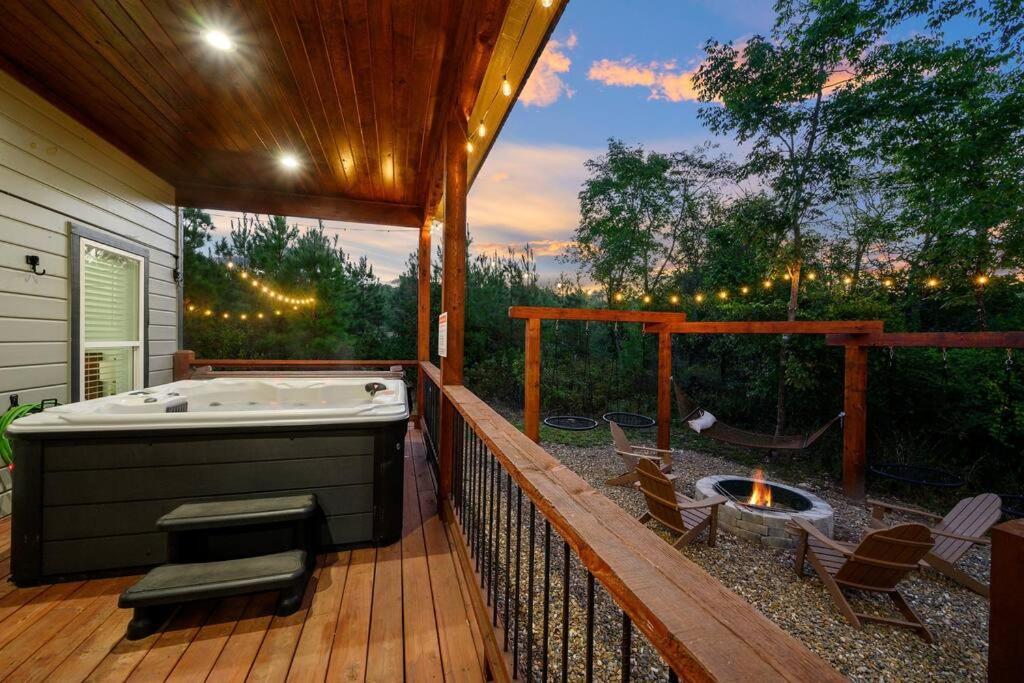 Villa Under The Stars - Secluded, Hot Tub, Firepit, Games Broken Bow Esterno foto