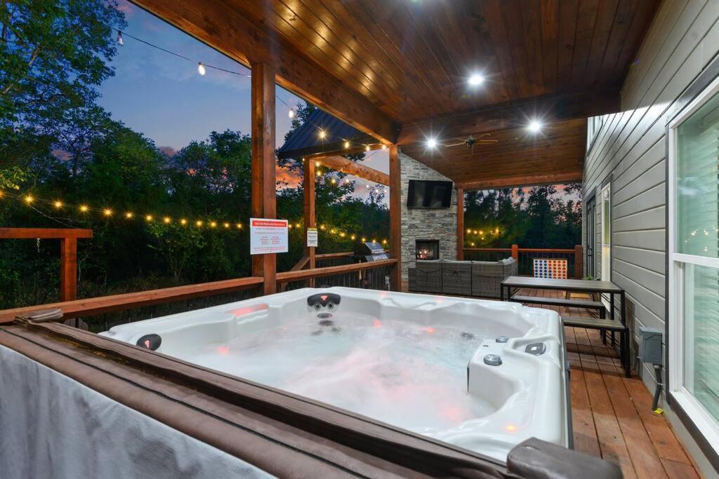 Villa Under The Stars - Secluded, Hot Tub, Firepit, Games Broken Bow Esterno foto